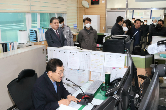 주낙영 시장이 21일 설 연휴를 맞아 현업기관을 방문했다.