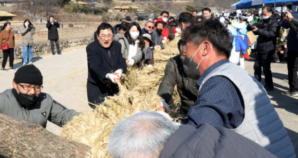 양동마을에서 열린 줄다리기.
