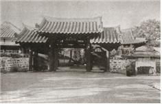경주읍립도서관이 있던 1950년대 경주읍사무소와 경주군청 (출처; 『경주시사Ⅰ』, 경주시, 2006.)