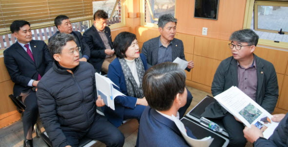 경주시의회 문화도시위원회는 6일 경주 대표사적지인 대릉원 개방 특별사업 추진상황 점검을 위해 현장을 방문했다.