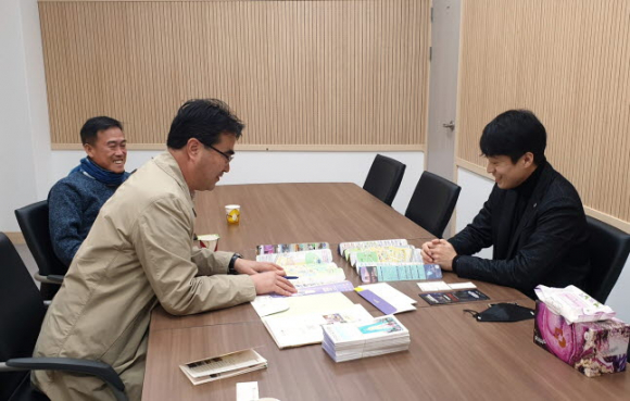 울산시 관광협회를 방문해 경주엑스포대공원 홍보와 함께 공동마케팅을 협의하고 있다.
