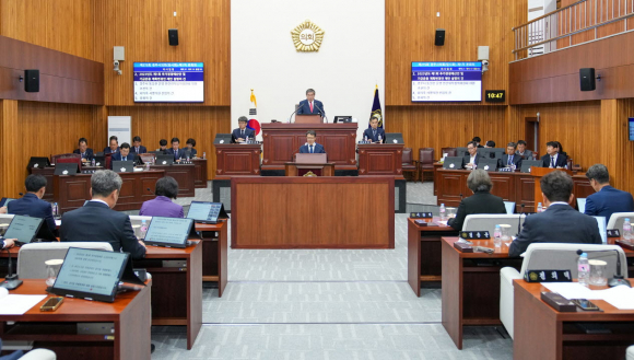 경주시의회는 26일 제275회 경주시의회 임시회 제1차 본회의를 개회했다.