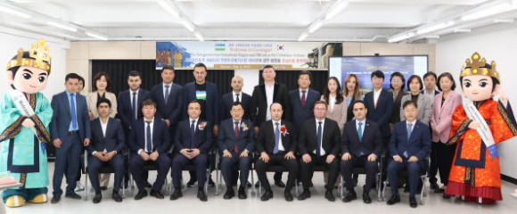 8일 경북관광기업지원센터에서 양 도시간 관광정책 간담회 후 기념촬영을 하고 있다.
