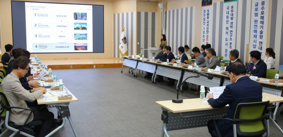 경주 복합문화도서관 건립 최종 연구용역 보고회가 31일 시청 대회의실에서 진행됐다.