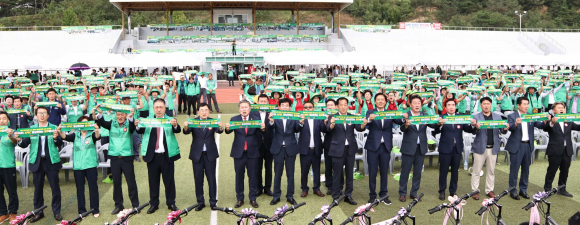‘2023 새마을운동 활성화 다짐대회’가 13일 안강종합운동장에서 성황리에 개최됐다. .