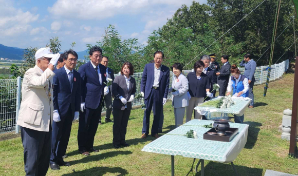 지난 18일 제9회 안강·강동·기계 6.25 참전 승전기념식이 강동 안강지구 전승비에서 열렸다.