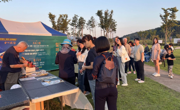 지난 달 월정교 진디광장에서 펼쳐진 월하처용 공연.