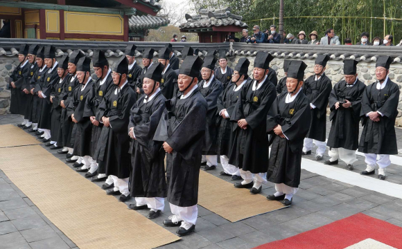 경주 숭덕전 제례 모습.