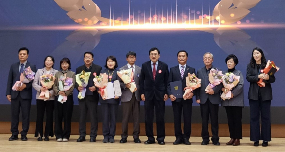 지난 23일 황오동 행정복지센터에서 제6회 읍면동 찾아가는 보건복지서비스 성과대회에서 2년 연속 최우수를 수상했다.