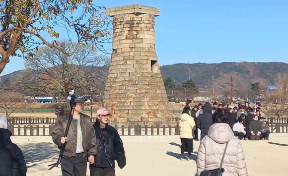 12월 1일 오후 3시경 경주 첨성대 관광 전경.