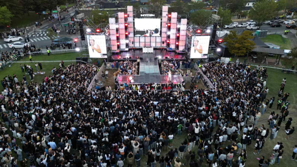 신라문화제 중 화랑무도회 공연.