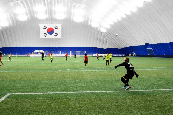 스마트에어돔 축구 훈련장.