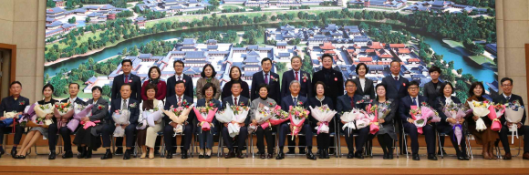 27일 오전 경주시청 알천홀에서 올해 하반기 공무원 퇴임식이 열렸다.