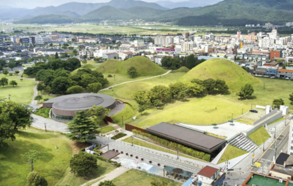 금관총복원전시공간 및 고분정보센터 전경.