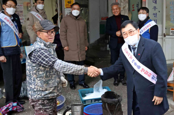 설 맞이 전통시장 장보기.