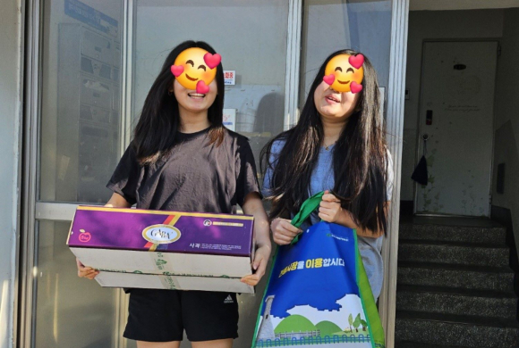 지난 30일 한수원과 초록우산 어린이재단에서 전통시장 장보기 행사를 통해 드림스타트 아동들에게 후원물품을 전달했다.