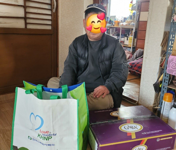 지난 30일 한수원과 초록우산 어린이재단에서 전통시장 장보기 행사를 통해 드림스타트 아동들에게 후원물품을 전달했다.