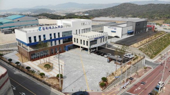 지난해 4월 준공된 미래차 첨단소재 성형가공센터 전경.