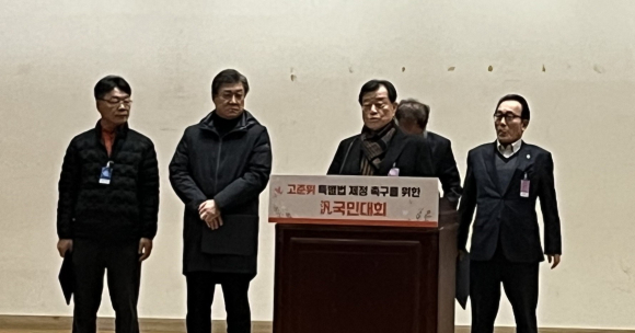 이진구 경주시원전범시민대책위원회 위원장이 23일 고준위 특별법 제정 촉구 결의문을 낭독하고 있다.