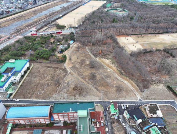 매입부지 지장물 철거가 완료된 황성공원 모습.