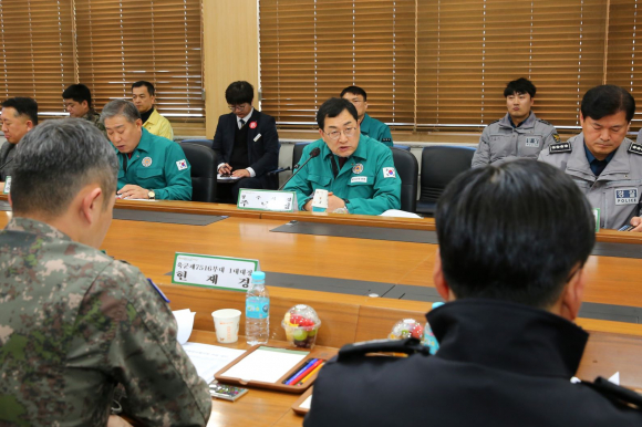 경주시가 8일 청사 내 영상회의실에서 민·관·군·경 통합방위태세 확립을 위한 2024년 1분기 통합방위협의회를 개최하고 있다.