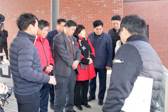 경주시의회 문화도시위원회는 20일 관계자들과 함께 경주 종합운동장 및 경주 식물원(라원)의 추진상황을 점검하기 위해 현장방문을 실시했다.