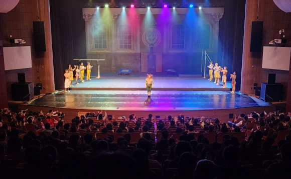 지난 16일 경주예술의전당 에서 열린 인피니티플라잉 공연 모습.