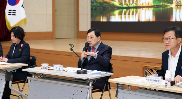 주낙영 경주시장  3월 확대간부회의에서 APEC 성공유치 등 여러가지 현안사항 완수를 당부했다.