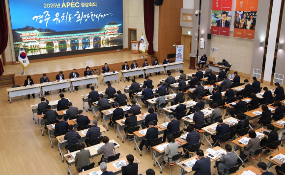 주낙영 경주시장  3월 확대간부회의에서 APEC 성공유치 등 여러가지 현안사항 완수를 당부했다.