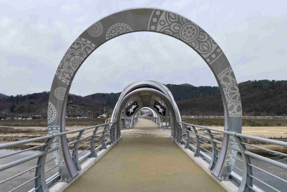 경관 개선사업이 완료된 장군교 주간 모습.