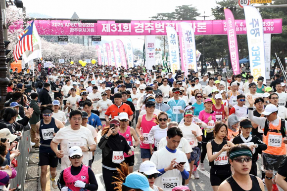 지난 6일 개최된 제31회 경주벚꽃마라톤대회 출발지점.