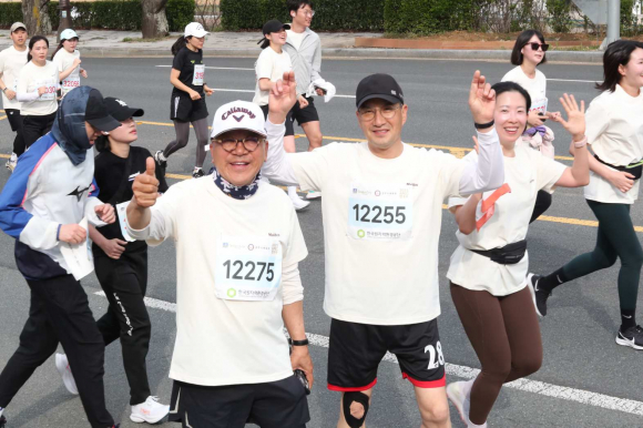 지난 6일 경주보문관광단지에서 ‘제31회 경주벚꽃마라톤대회’가 열렸다.