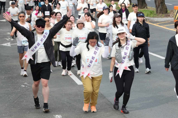 지난 6일 경주보문관광단지에서 ‘제31회 경주벚꽃마라톤대회’가 열렸다.