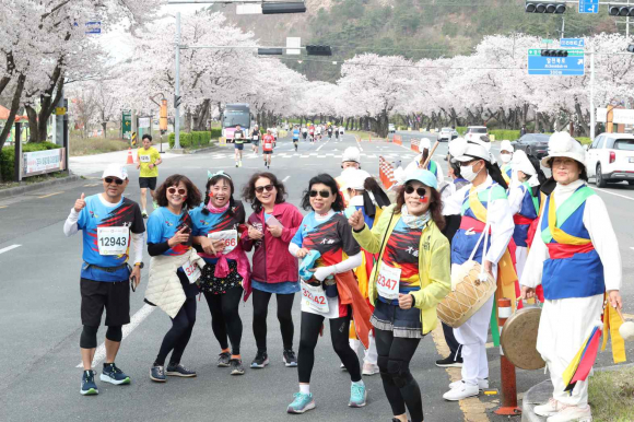 지난 6일 경주보문관광단지에서 ‘제31회 경주벚꽃마라톤대회’가 열렸다.