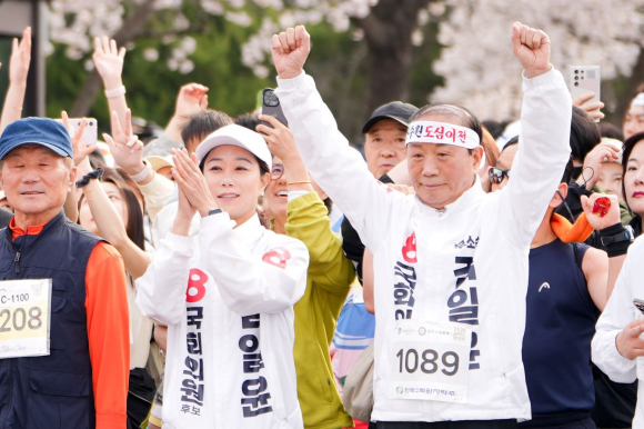 지난 6일 경주보문관광단지에서 ‘제31회 경주벚꽃마라톤대회’가 열렸다.