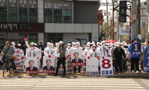 무소속 김일윤 후보 선거운동원들.