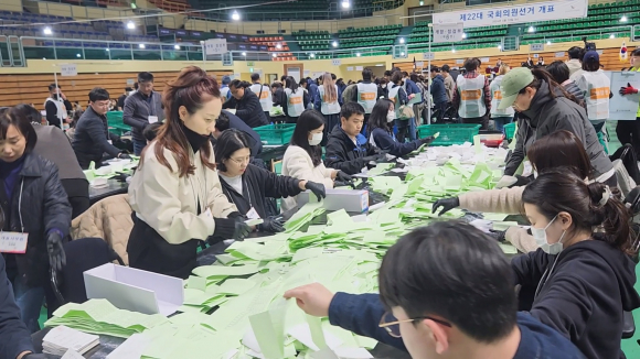 경주실내체육관 개표 현장.