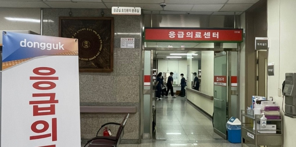 경주시는 동국대경주병원이 응급실 리모델링 공사에 따라 4개월간 응급실을 본관 2층 로비 우측으로 임시 이전해 운영한다고 밝혔다