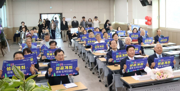 경주YMCA는 지난달 29일 현곡면 본관에서 30대, 31대 이사장 이취임식을 개최했다.