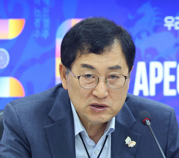 주낙영 경주시장이 국소본부장회의에서 발언하고 있다.