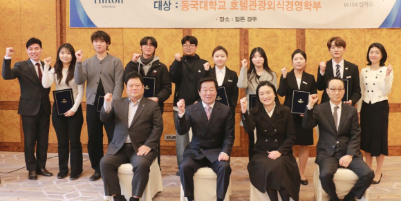 박우택 교수, 김남철 부사장 및 총지배인, 최욱희 교수, 동영욱 상무.