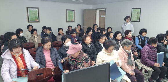 경주행복학교(교장 강석근)는 지난 19일 ‘증설 교실 개막식’ 및 ‘2025년 종업식’을 개최했다.
