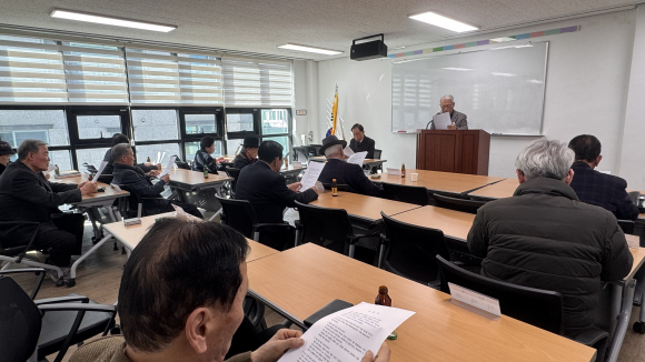 경주시 노인회 임원 33명은 지난 23일 최근 불거진 노인회장 선거 관련 일부 언론 보도에 대해 강력히 비판하는 성명서를 발표했다.