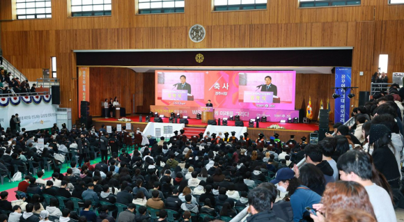 20일 동국대학교 WISE캠퍼스 문무관에서 열린 ‘2026학년도 입학식’에서 신입생과 학부모 등 참석자들이 행사에 함께하고 있다.