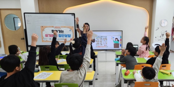 찾아가는 위기예방 집단상담에 참여한 청소년들.