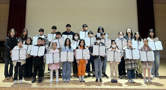 경주시는 2월 28일 청소년수련관 강당에서 ‘제6기 경주시 아동참여위원회 발대식’을 개최하고 아동참여위원 31명에게 위촉장을 수여했다.
