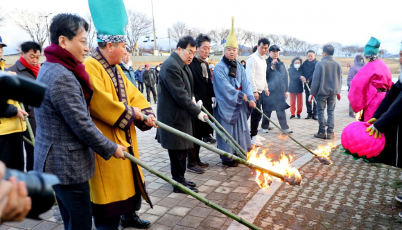 경주문화축제위원회는 3일 오후 3시부터 경주 서천둔치에서 정월대보름축제를 개최했다. <사진=최병구 기자>