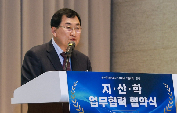 주낙영 경주시장이 12일 경주 황룡원에서 열린 ‘AI 미래 모빌리티 분야 협약형 특성화고 지·산·학 업무협약식’에서 인사말을 하고 있다.