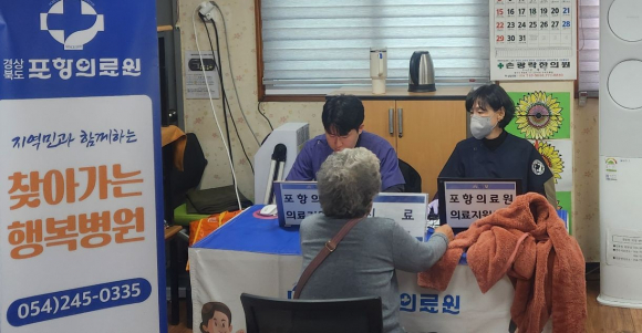 경주시는 포항의료원과 연계해 의료취약지역을 대상으로 '찾아가는 행복병원'을 운영하며 이동검진버스를 활용한 무료 건강검진과 진료 서비스를 제공하고 있다.