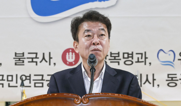 최혁준 경주시장 권한대행이 24일 경주시 실내체육관에서 열린 '제46회 경주시 장애인의 날 기념식'에서 인사말을 하고 있다.
